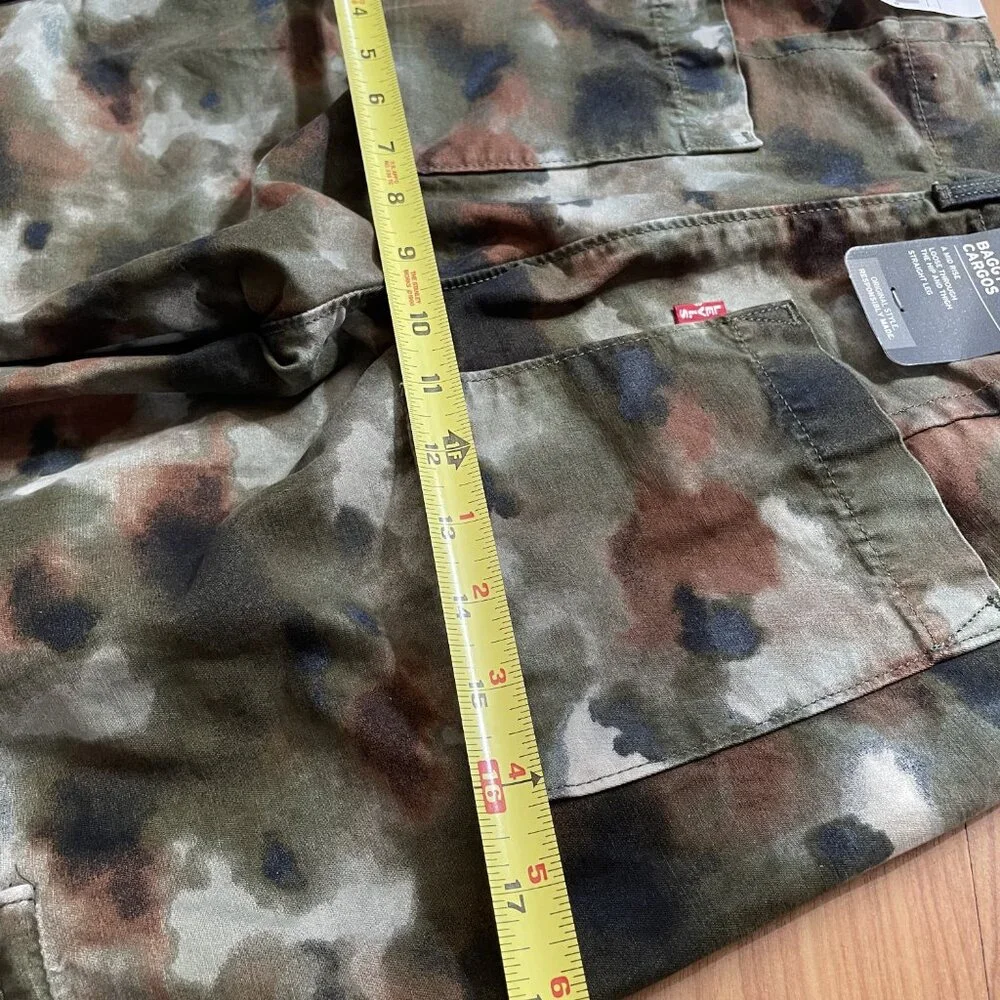 Firm. Levi Strauss / Levi's SIZE 23 X 30 Moss Green Camo Womens Cargo Pants 2023 - Picture 6 of 14